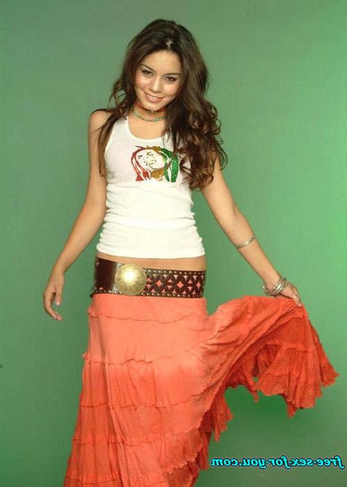 16P Vanessa Hudgens show tits and hairy pussy on private pictures