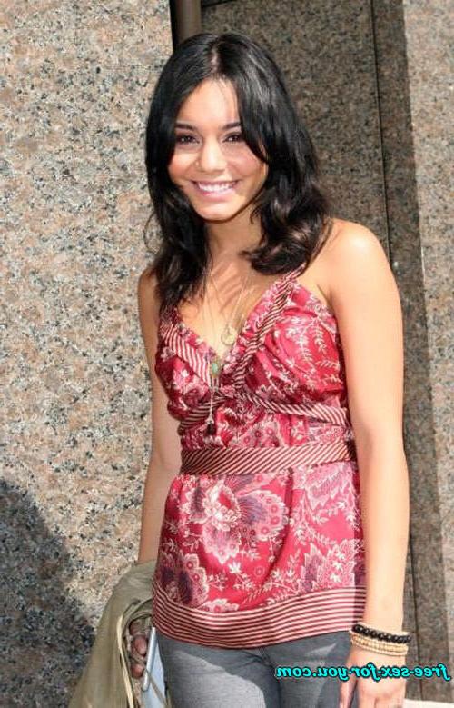 16P Vanessa Hudgens show tits and hairy pussy on private pictures