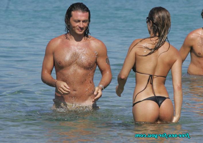 16P Lola Ponce posing sexy in a thong and in bikini on beach
