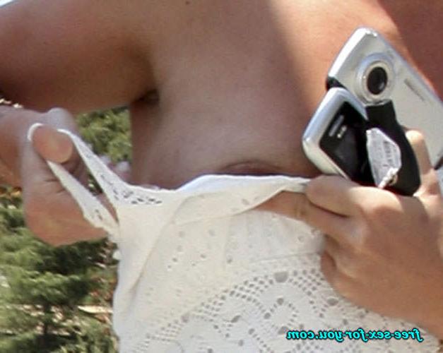 16P Britney Spears posing in thong and upskirt paparazzi pictures