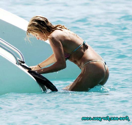 16P Rachel Hunter posing sexy in thong and in bikini paparazzi pics