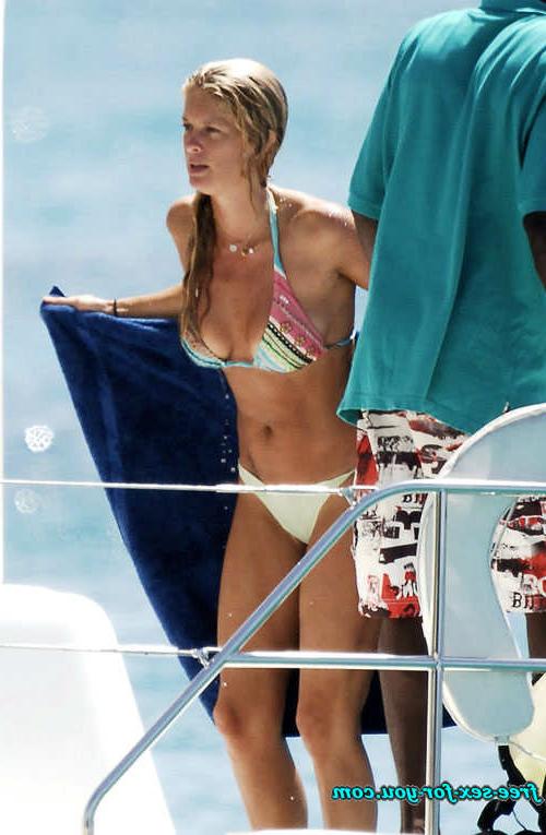 16P Rachel Hunter posing sexy in thong and in bikini paparazzi pics