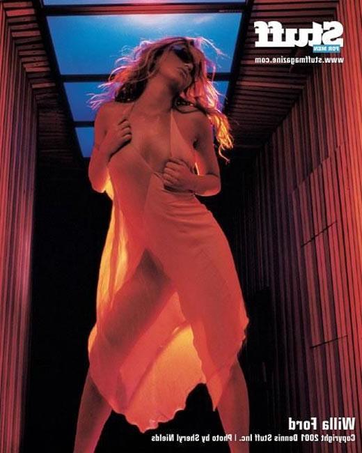 16P Naughty babe Willa Ford in glamour photo shots