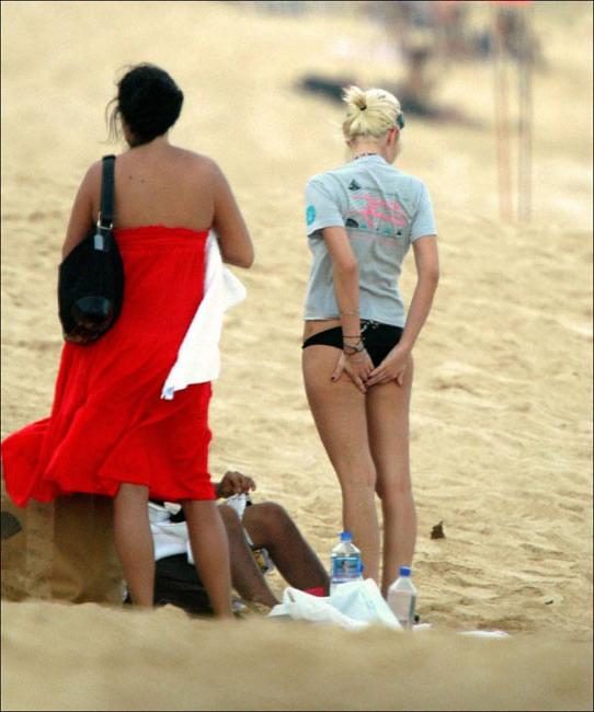 16P Blonde babe Ashlee Simpson glamour shots