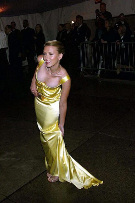 16P Scarlett Johansson glamour photos