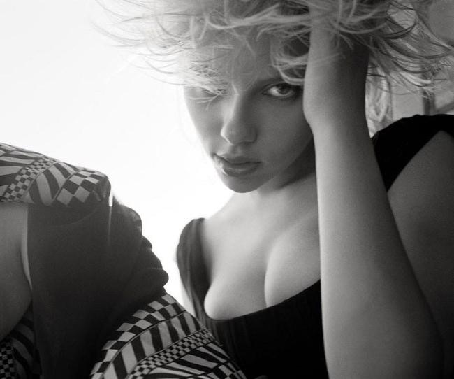 16P Scarlett Johansson glamour photos