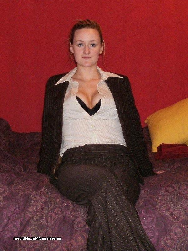 10P MILF strips off her office clothes and poses naked