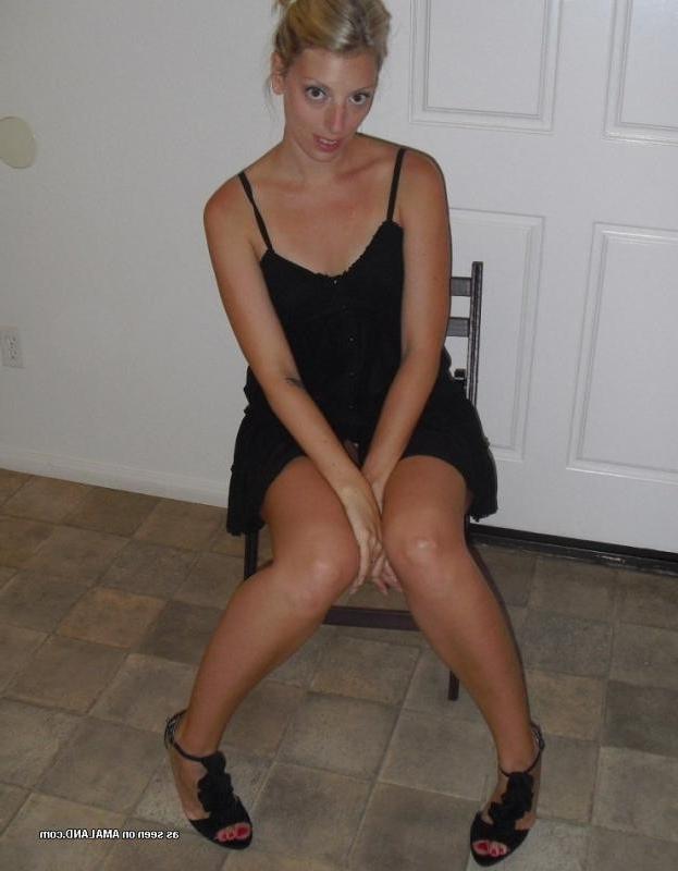 10P Wifey with a nice smooth cunt posing in her nightie