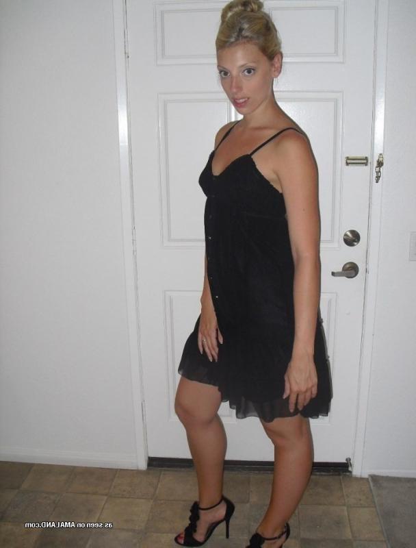 10P Wifey with a nice smooth cunt posing in her nightie