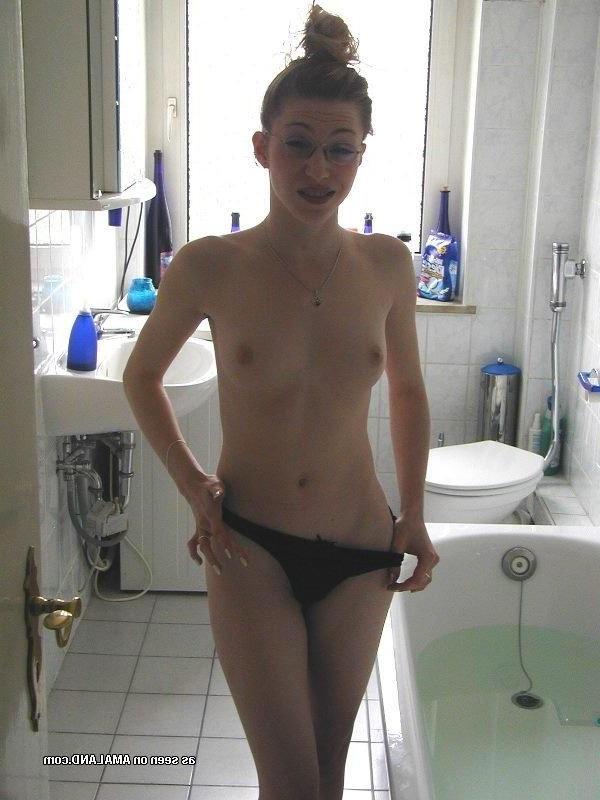10P Slim blonde housewife strips naked and poses in the tub