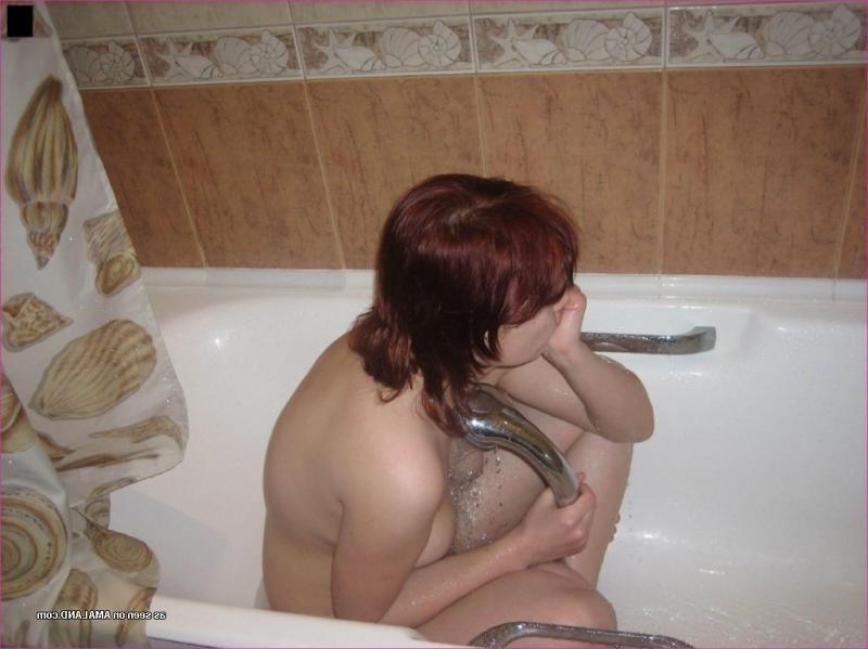 10P Kinky naked housewife posing sleazy in hot pictures