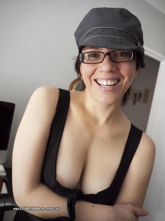 15P Collection of kinky wives showing their nice breasts