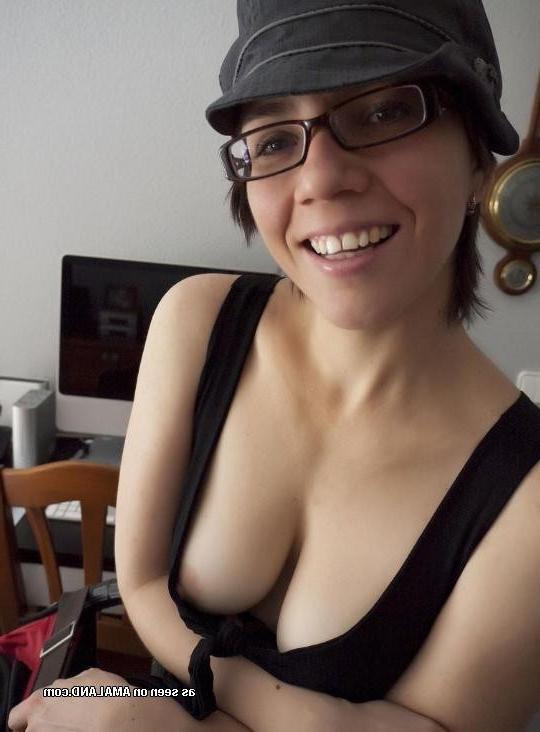 15P Collection of kinky wives showing their nice breasts