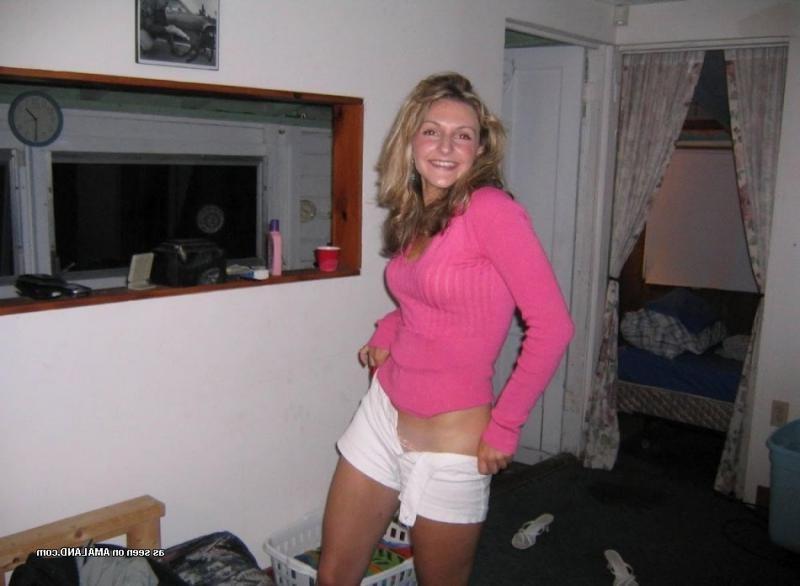 16P Gorgeous hot naughty sexy MILF in skanky poses