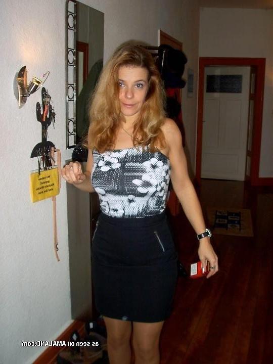 10P Hot picture collection of sultry amateur housewives posing