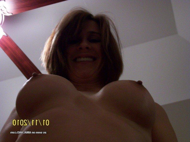 10P Kinky housewife gets naughty with her hubby on cam