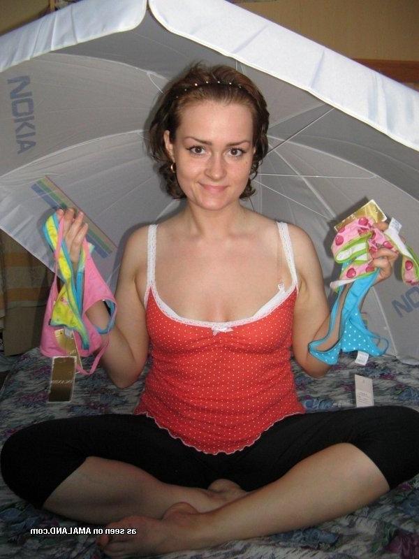 10P Sleazy amateur petite MILF posing in a sexy bikini