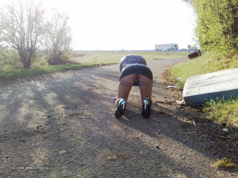 15P Pictures of a hot-ass housewife posing sleazy outdoors