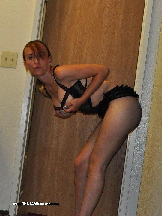 10P Gallery of a brunette housewife posing in kinky lingerie