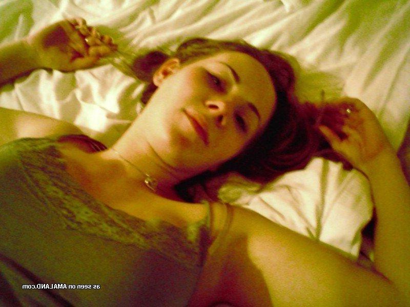 10P Shaved naked wife posing sexy for her hubby