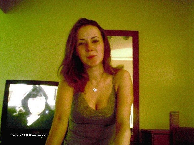 10P Shaved naked wife posing sexy for her hubby
