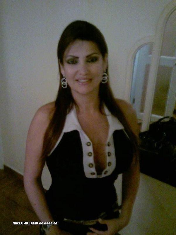 10P Naughty amateur housewives posing sleazy on cam