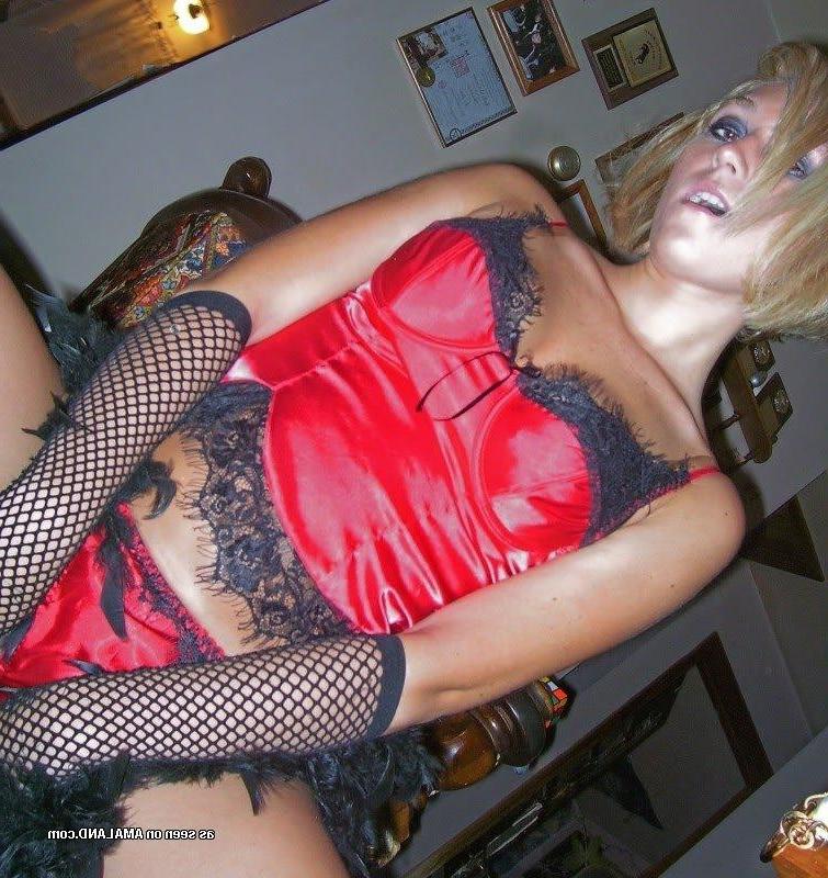 15P Slutty MILF in lingerie flashing her nice tits