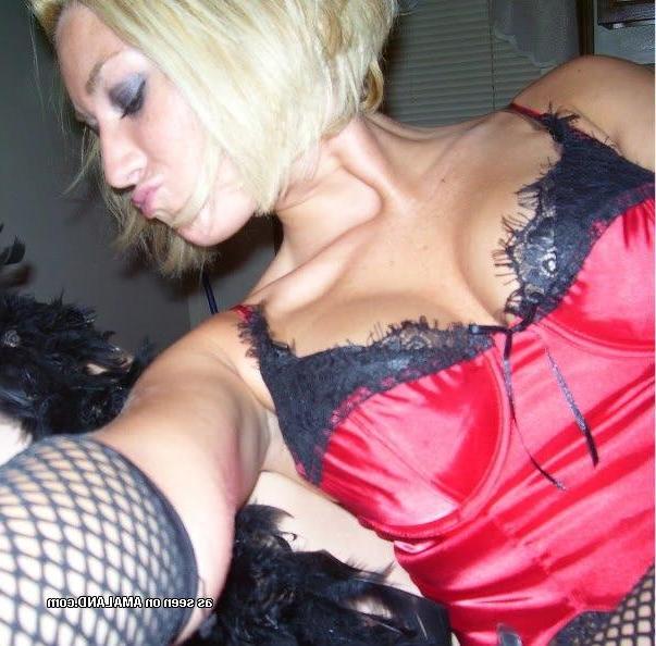15P Slutty MILF in lingerie flashing her nice tits