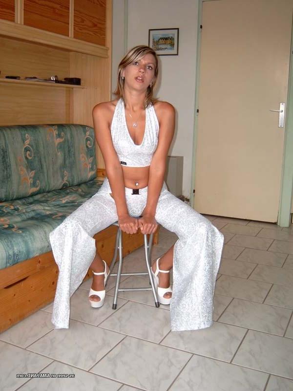 16P Picture gallery of a lovely wife in her sexy clothes