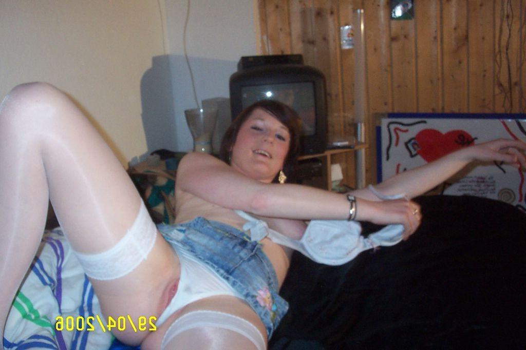 18P Mature chick sucks violet dildo