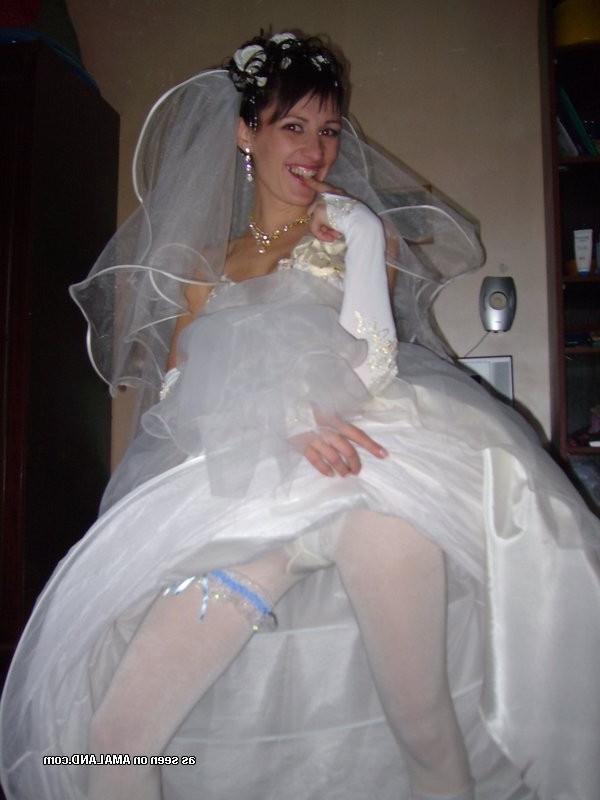 15P Photos of various naughty amateur MILFs