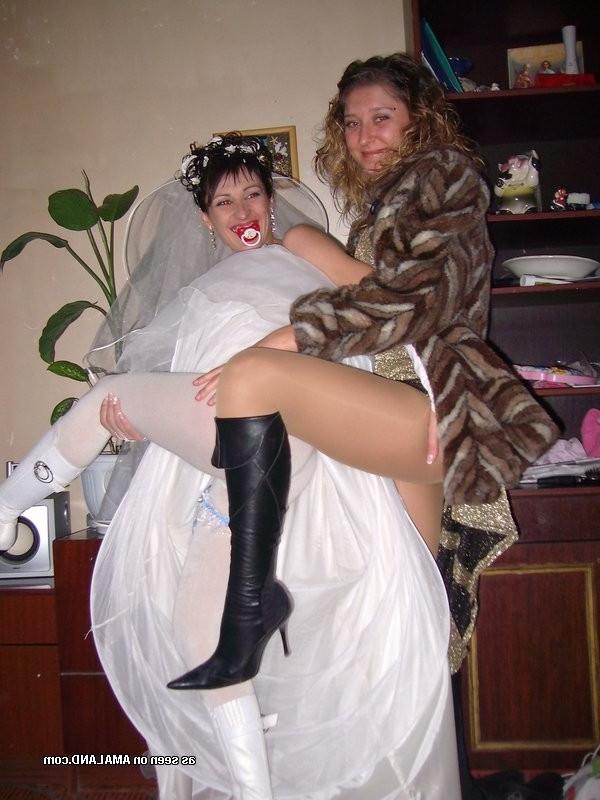 15P Photos of various naughty amateur MILFs