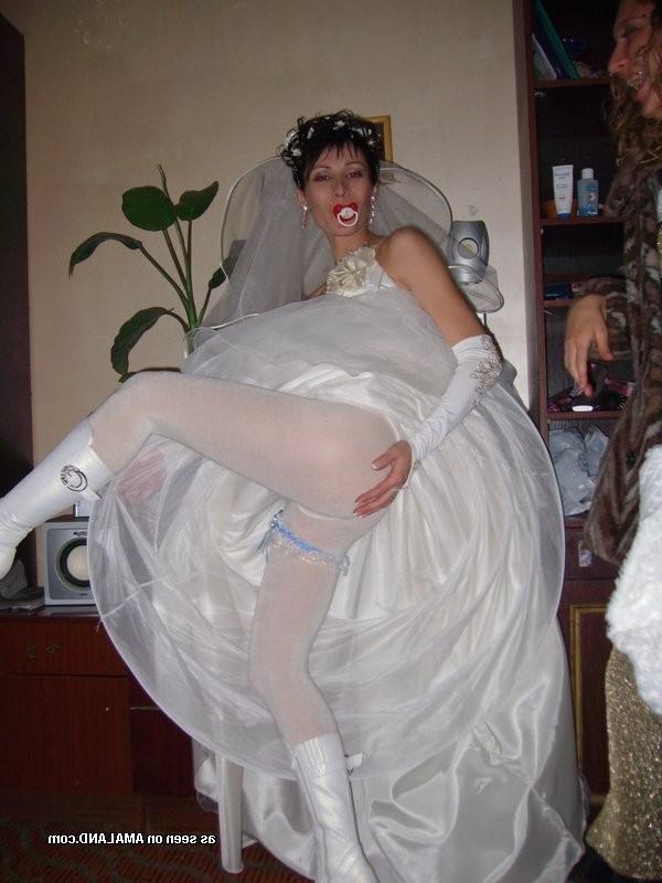 15P Photos of various naughty amateur MILFs