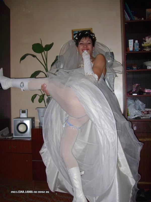 15P Photos of various naughty amateur MILFs