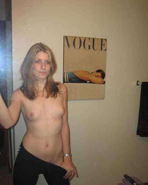 15P Hot housewives in naughty pics
