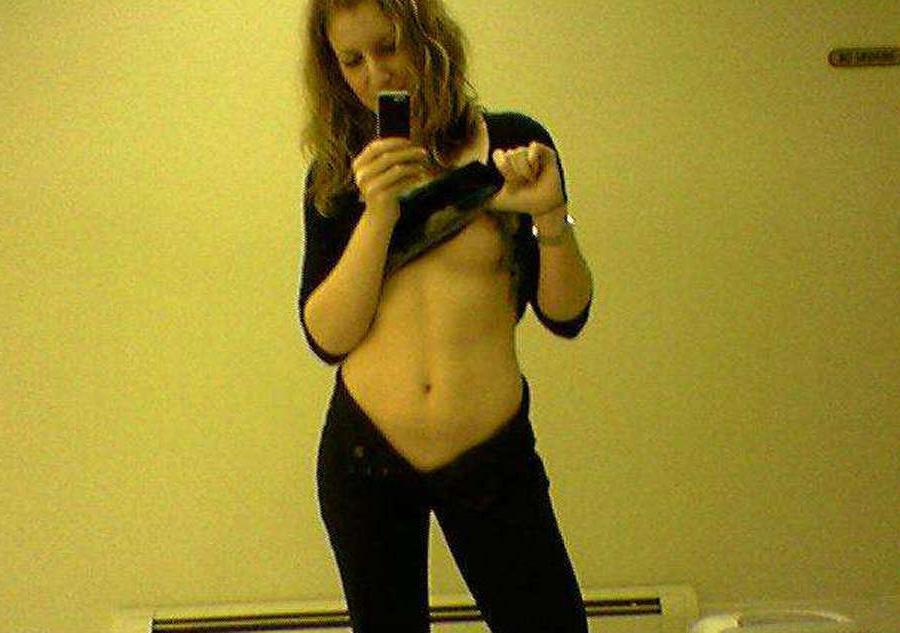 15P Hot housewives in naughty pics