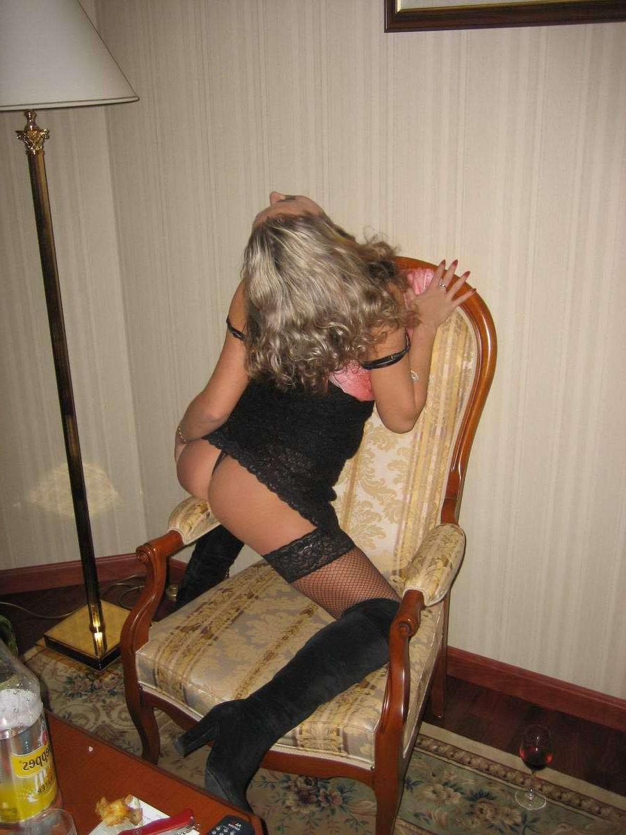 18P Pretty MILF Sally does striptease