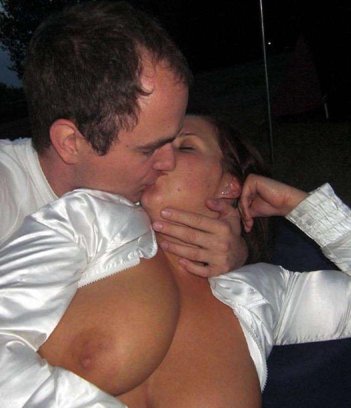 15P Pictures of a kinky heavy-chested housewife