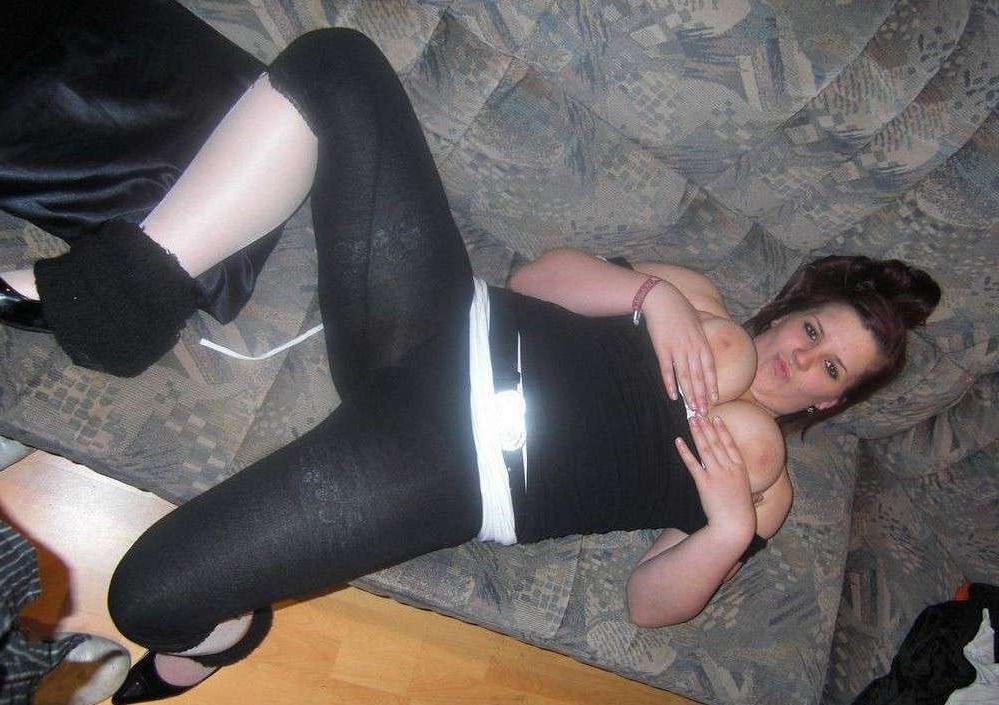 15P Pictures of a kinky heavy-chested housewife
