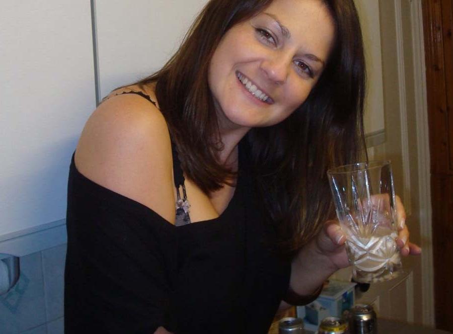 16P Pictures of hot and sexy wives