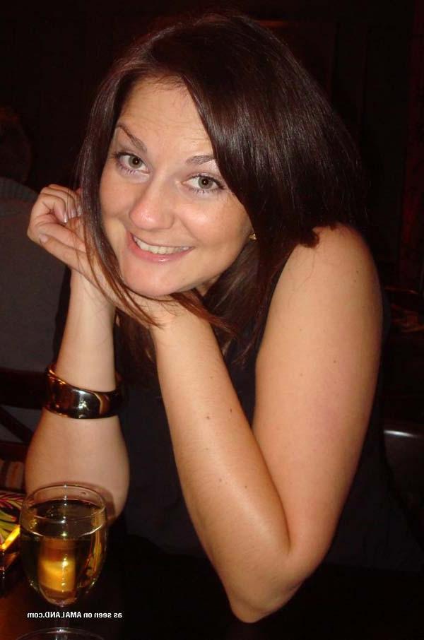 16P Pictures of hot and sexy wives