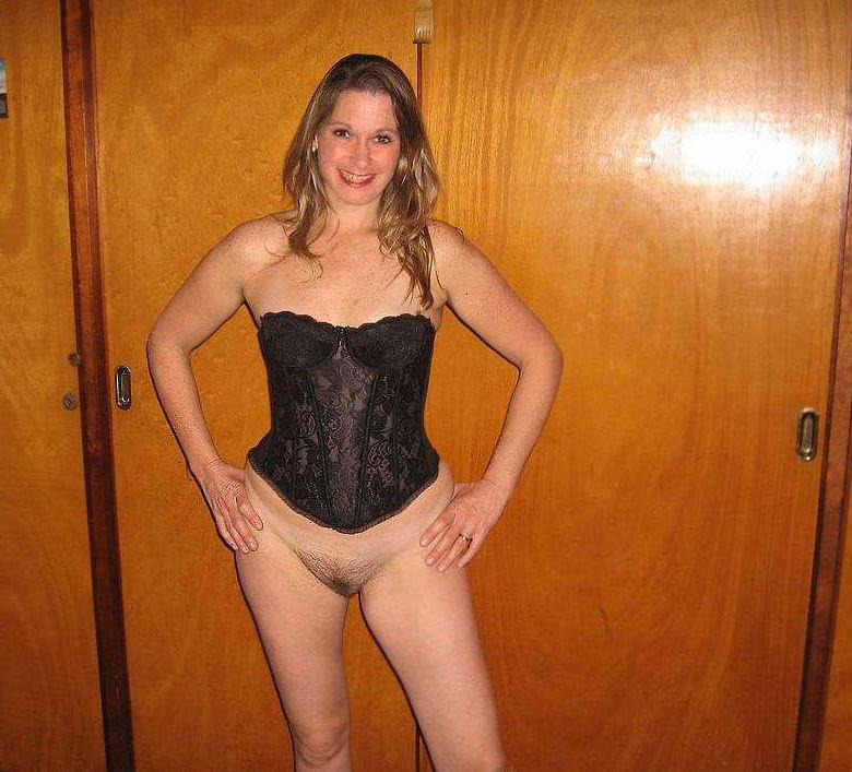 15P Pictures of random MILFs posing sexy