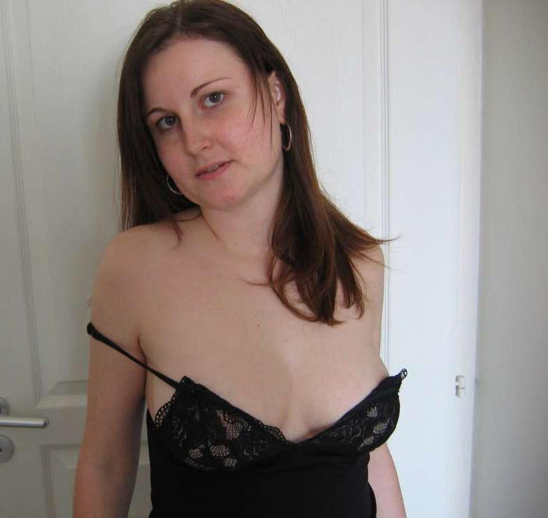 15P Pictures of random MILFs posing sexy