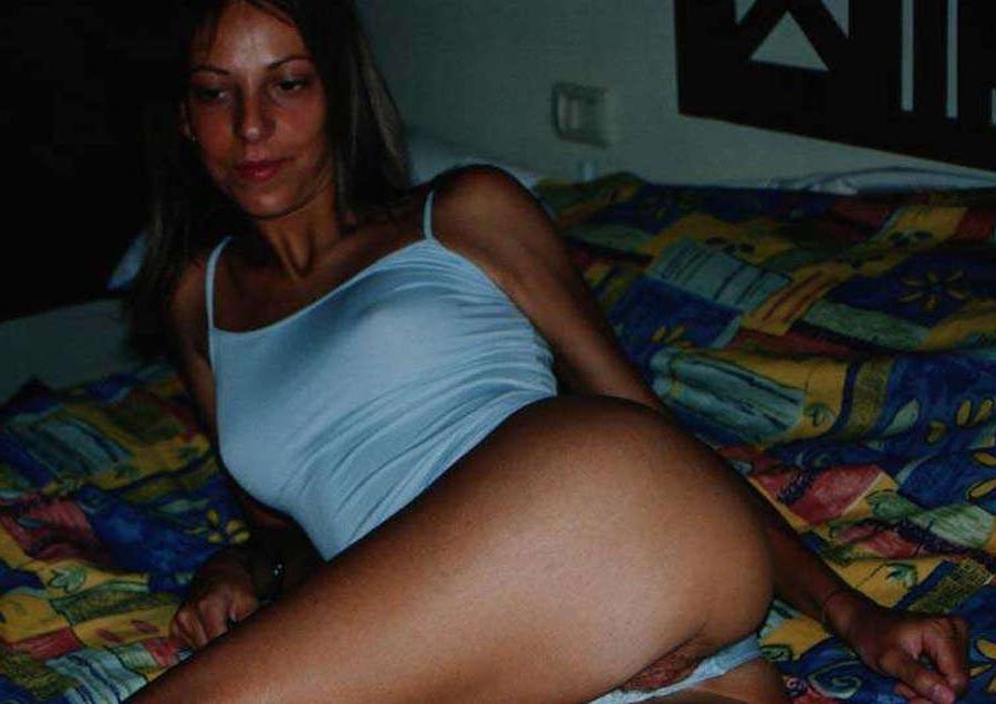 15P Pictures of random MILFs posing sexy