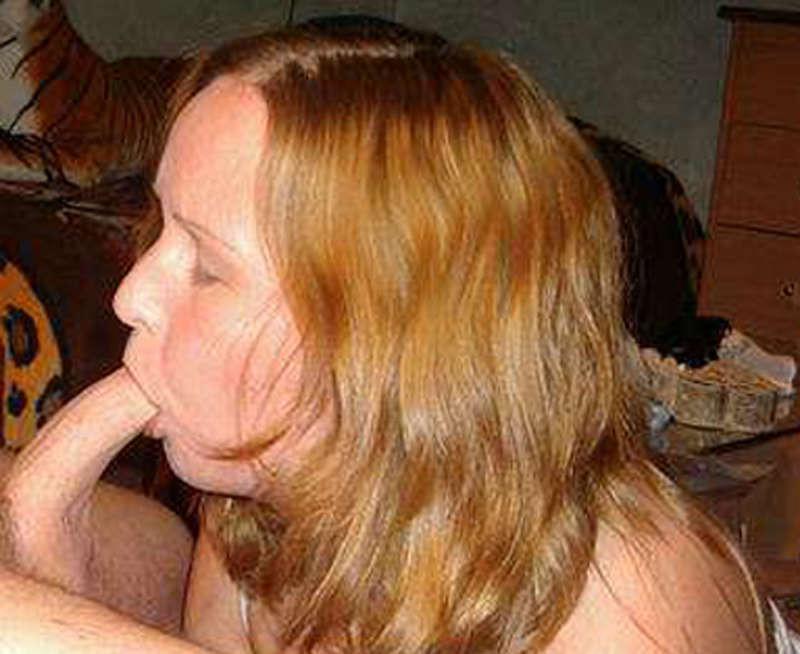 15P Pictures of a housewife sucking a cock and made it cum