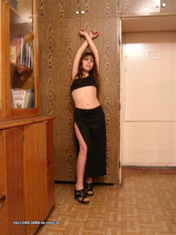 16P Collection of a hot housewife's selfpics for her hubby