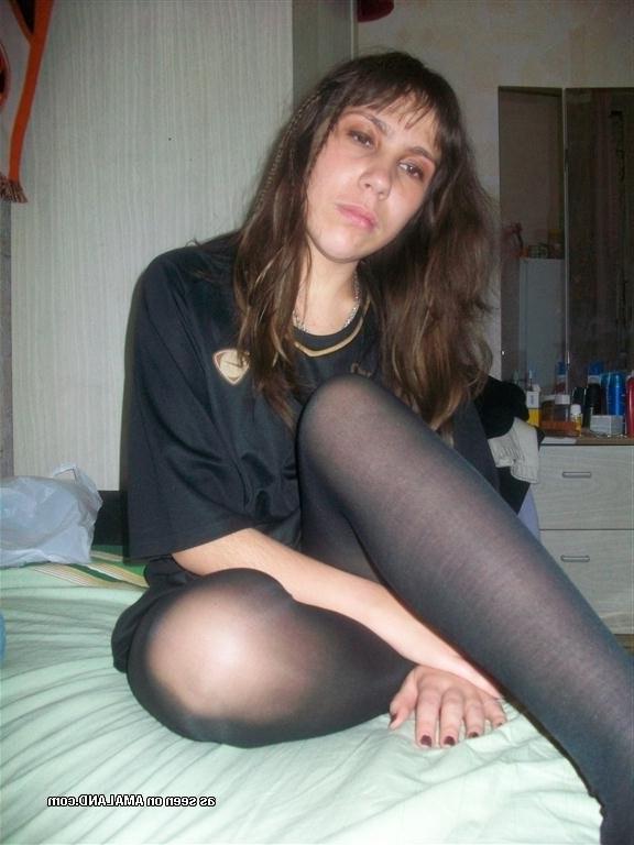 16P Collection of a hot housewife's selfpics for her hubby