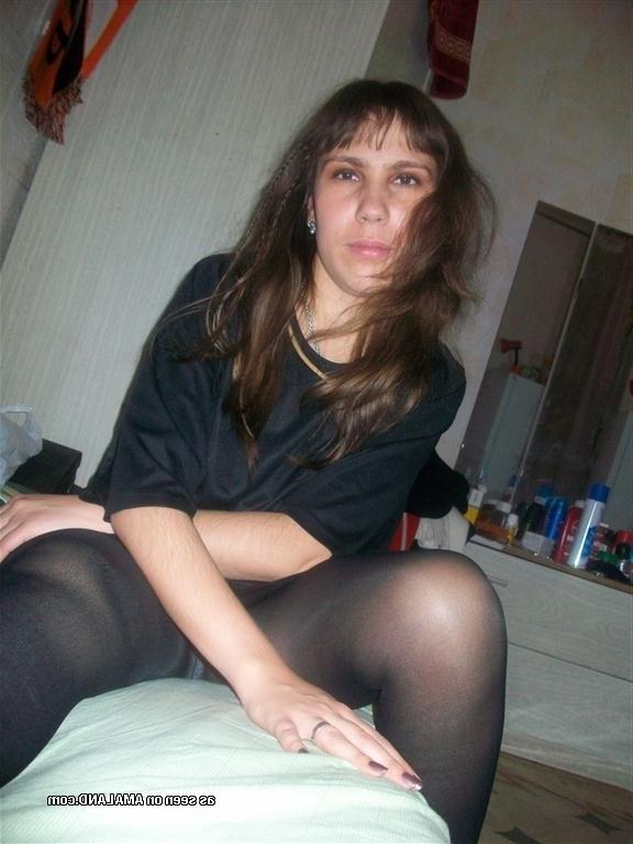 16P Collection of a hot housewife's selfpics for her hubby
