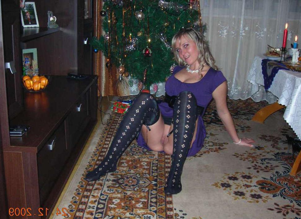 15P Horny wives self-shooting naked