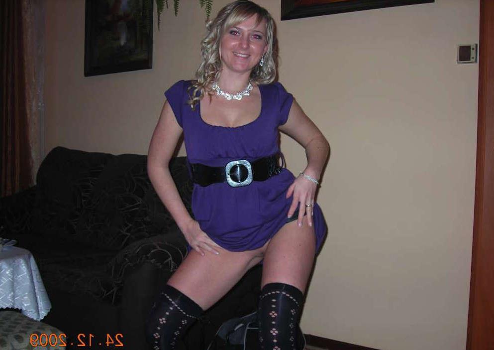 15P Horny wives self-shooting naked